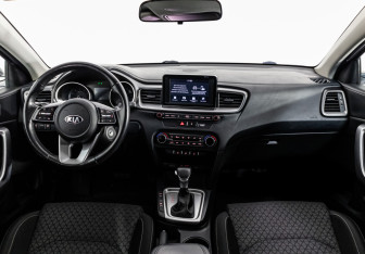 Подержанный автомобиль Kia Ceed Wagon 2019 года (10 фото)