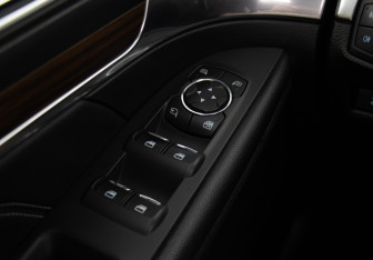 Подержанный автомобиль Ford Explorer 2017 года (24 фото)