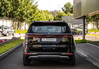 Подержанный автомобиль Kia Carnival 2021 года (20 фото)