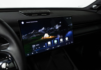 Подержанный автомобиль Omoda C7 2025 года (18 фото)