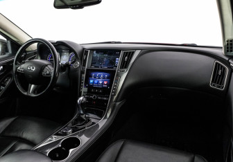 Подержанный автомобиль Infiniti Q50 2016 года (11 фото)