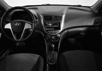 Подержанный автомобиль Hyundai Solaris Sedan 2011 года (14 фото)