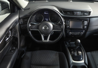 Подержанный автомобиль Nissan X-Trail 2019 года (10 фото)