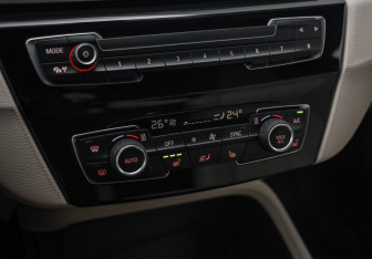 Подержанный автомобиль BMW X1 2021 года (17 фото)