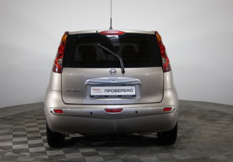 Подержанный автомобиль Nissan Note 2011 года (6 фото)