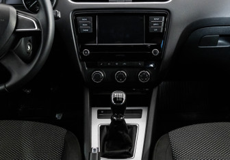 Подержанный автомобиль Skoda Octavia Liftback 2014 года (11 фото)