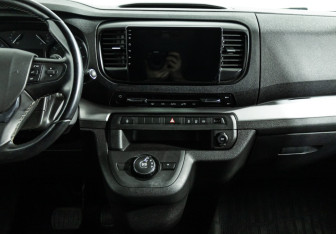 Подержанный автомобиль Peugeot Traveller 2021 года (14 фото)