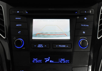 Подержанный автомобиль Hyundai i40 Sedan 2016 года (17 фото)