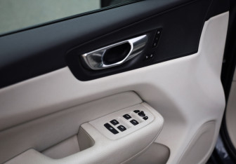 Подержанный автомобиль Volvo XC60 2021 года (23 фото)