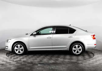 Подержанный автомобиль Skoda Octavia Liftback 2013 года (8 фото)