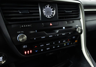 Подержанный автомобиль Lexus RX 2021 года (17 фото)