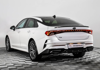 Подержанный автомобиль Kia K5 2020 года (9 фото)