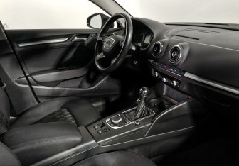 Подержанный автомобиль Audi A3 Hatchback 2014 года (13 фото)