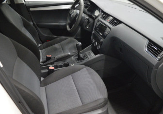 Подержанный автомобиль Skoda Octavia Liftback 2014 года (12 фото)