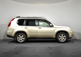 Подержанный автомобиль Nissan X-Trail 2010 года (4 фото)