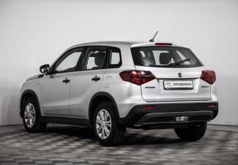 Подержанный автомобиль Suzuki Vitara 2020 года (7 фото)