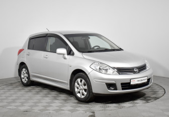 Подержанный автомобиль Nissan Tiida Hatchback 2013 года (3 фото)