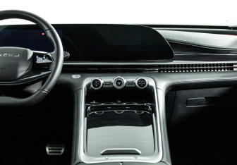 Подержанный автомобиль Exeed RX 2023 года (14 фото)