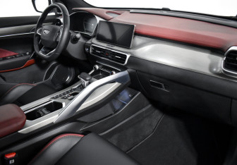 Подержанный автомобиль Geely Coolray 2023 года (13 фото)