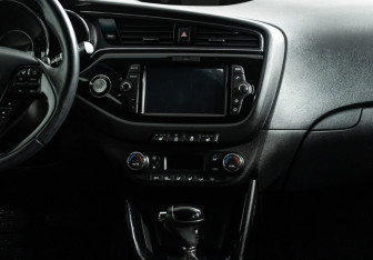 Подержанный автомобиль Kia Ceed Hatchback 2017 года (14 фото)