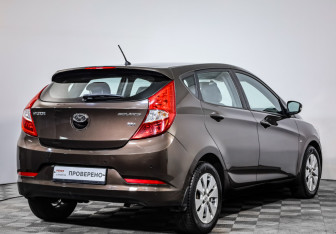 Подержанный автомобиль Hyundai Solaris Hatchback 2015 года (4 фото)
