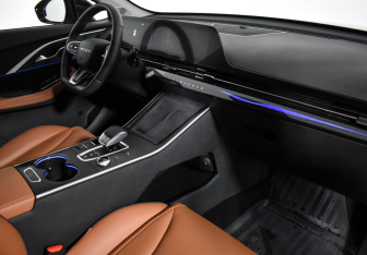 Подержанный автомобиль Omoda C5 2024 года (13 фото)