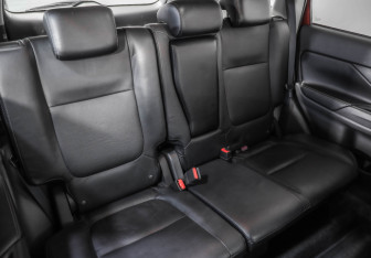 Подержанный автомобиль Mitsubishi Outlander 2014 года (28 фото)