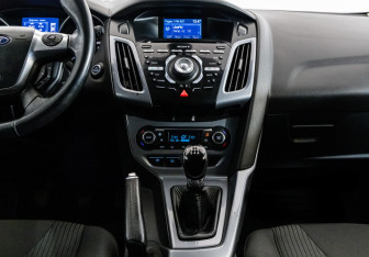 Подержанный автомобиль Ford Focus Wagon 2012 года (13 фото)