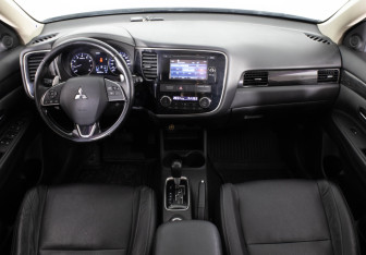 Подержанный автомобиль Mitsubishi Outlander 2016 года (9 фото)