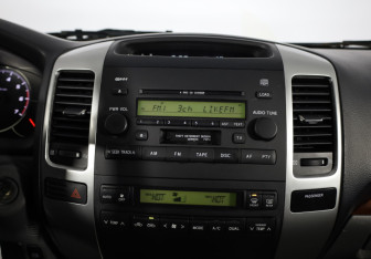 Подержанный автомобиль Toyota Land Cruiser Prado 2007 года (24 фото)