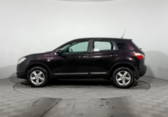 Подержанный автомобиль Nissan Qashqai 2010 года (8 фото)