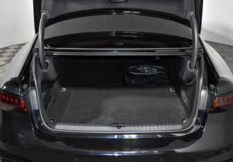 Подержанный автомобиль Audi A7 2024 года (24 фото)