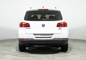 Подержанный автомобиль Volkswagen Tiguan 2015 года (6 фото)