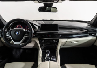 Подержанный автомобиль BMW X6 2016 года (25 фото)