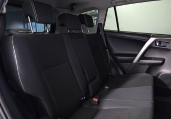 Подержанный автомобиль Toyota RAV4 2018 года (12 фото)