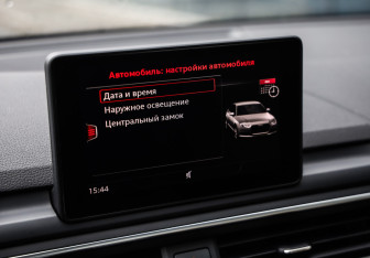 Подержанный автомобиль Audi A4 Sedan 2019 года (16 фото)