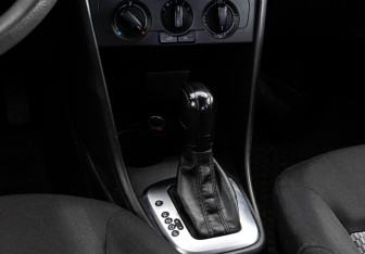 Подержанный автомобиль Volkswagen Polo Sedan 2012 года (11 фото)