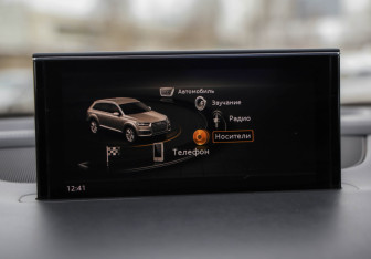 Подержанный автомобиль Audi Q7 2017 года (17 фото)