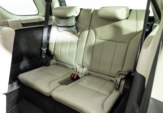 Подержанный автомобиль Land Rover Discovery 2020 года (11 фото)