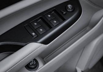 Подержанный автомобиль Cadillac SRX 2012 года (28 фото)