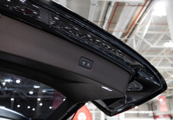 Подержанный автомобиль Audi Q7 2017 года (32 фото)