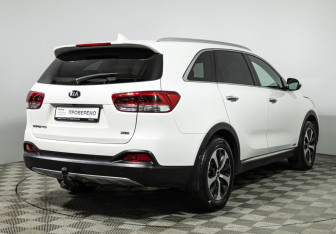 Подержанный автомобиль Kia Sorento 2016 года (5 фото)
