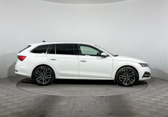 Подержанный автомобиль Skoda Octavia Wagon 2021 года (4 фото)