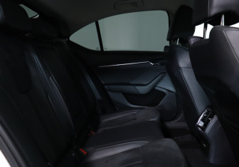 Подержанный автомобиль Skoda Octavia Liftback 2022 года (22 фото)