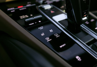 Подержанный автомобиль Porsche Cayenne 2018 года (28 фото)