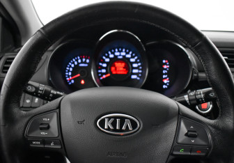 Подержанный автомобиль Kia Rio Sedan 2012 года (17 фото)