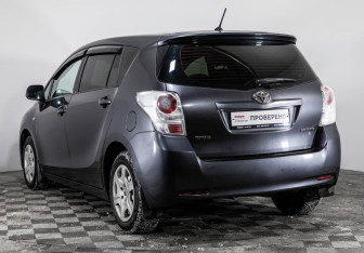 Подержанный автомобиль Toyota Verso 2011 года (7 фото)