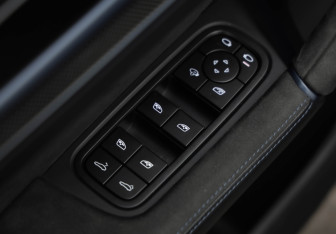 Подержанный автомобиль Porsche Cayenne 2023 года (26 фото)