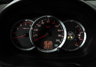 Подержанный автомобиль Mitsubishi L200 2014 года (12 фото)