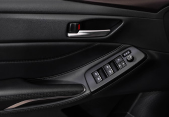 Подержанный автомобиль Toyota Avalon 2022 года (25 фото)